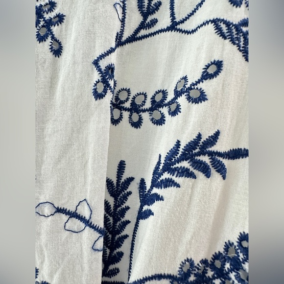 Taylor SZ 14 White and Blue Embroidered Floral Dress with stitched in slip - Picture 2 of 9